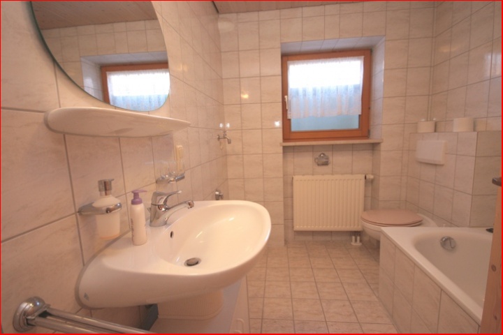 Badezimmer Souterrainwohnung Wertach