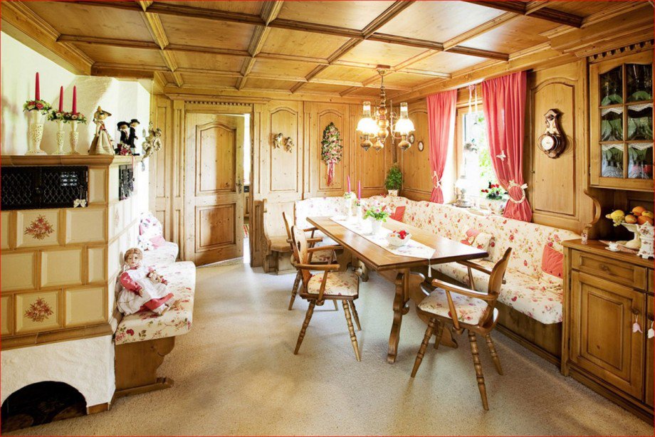 Esszimmer im Tiroler Bauernstil Etagenwohnung Oy-Mittelberg