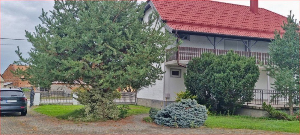 Hausansicht mit Terrasse Einfamilienhaus Svibovec Podravski