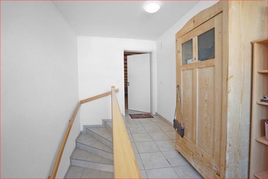 Treppenhaus ins Obergeschoss Zweifamilienhaus Fischen im Allg�u / Maderhalm