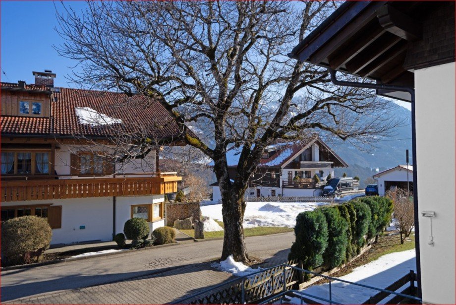 OG, Blick Balkon Richtung s�den Zweifamilienhaus Fischen im Allg�u / Maderhalm