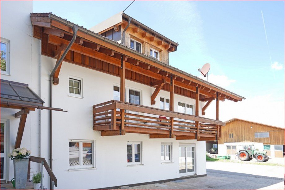 Hausteil mit gro�em Balkon Zweifamilienhaus Fischen im Allg�u / Maderhalm