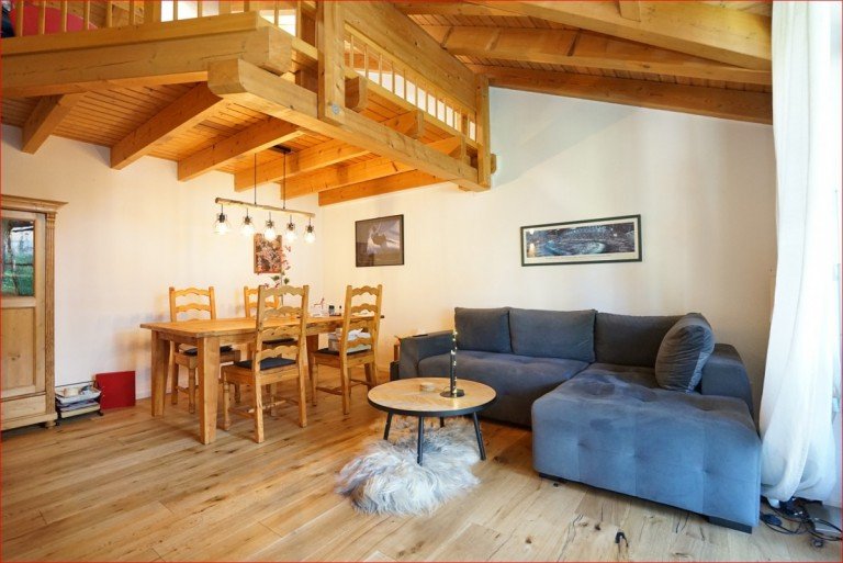 Galeriewohnung mit neuem Holzdielenboden Oy-Mittelberg - Oberallg�u Dachgeschosswohnung Interessante Galeriewohnung zur Miete!