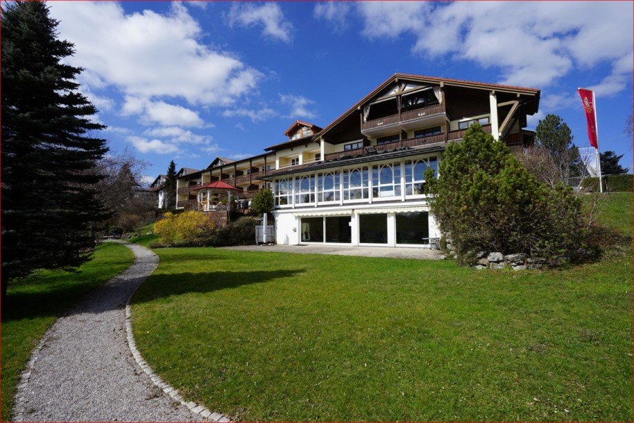 Aussenbereich Schwimmbad Hotels Oy-Mittelberg