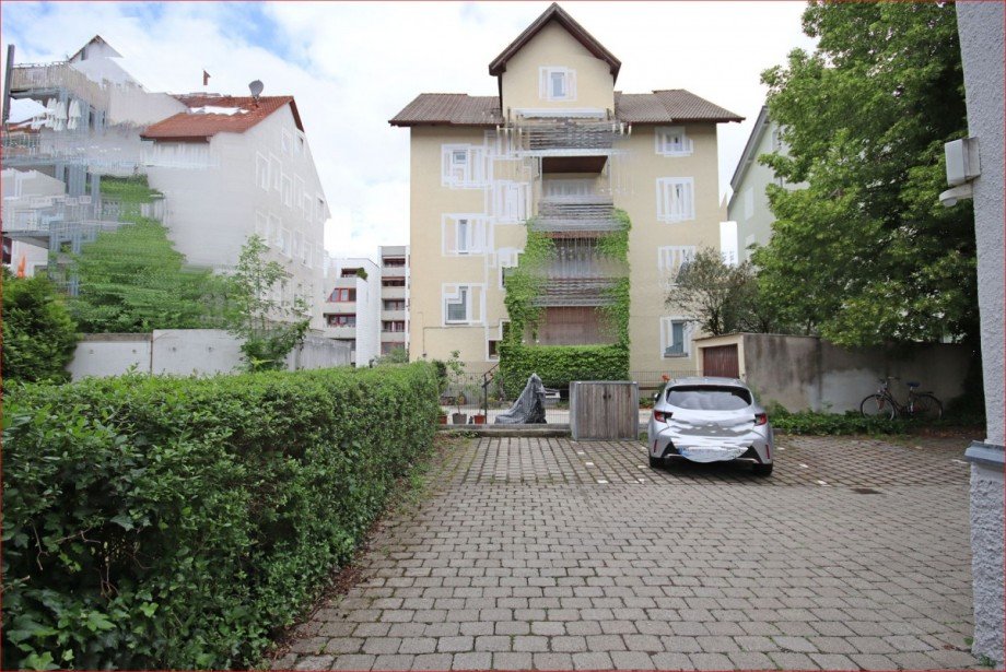 Pkw-Stellplatz hinter dem Haus Etagenwohnung Kempten