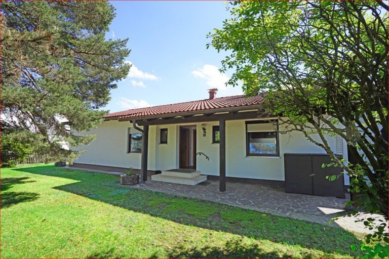 Hauseingang Klosterlechfeld Bungalow Interessante Gelegenheit!Einfamilien-Bungalow