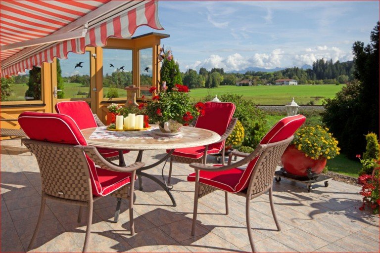 Terrasse mit Bergblick Oy-Mittelberg - Oberallg�u Etagenwohnung Liebevoller Landhausstil l�dt ein!