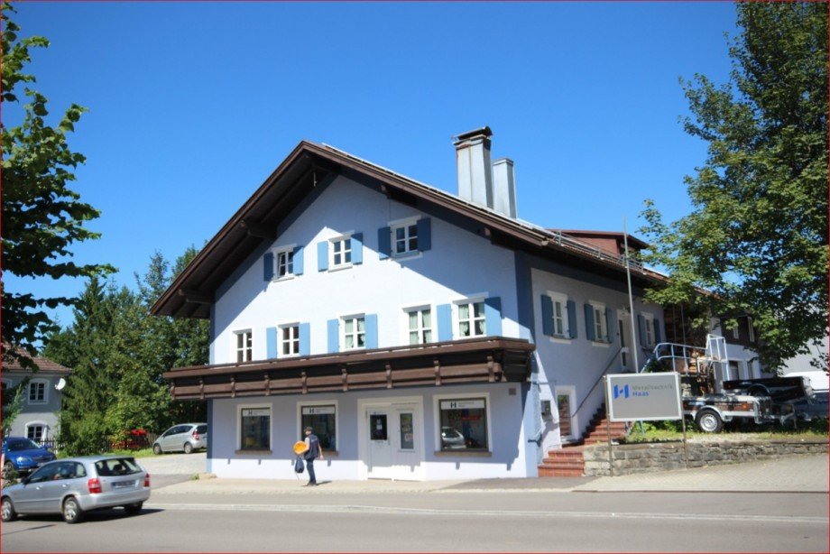 Hauptgeb�ude an der Stra�e Halle / Lager / Produktion Nesselwang