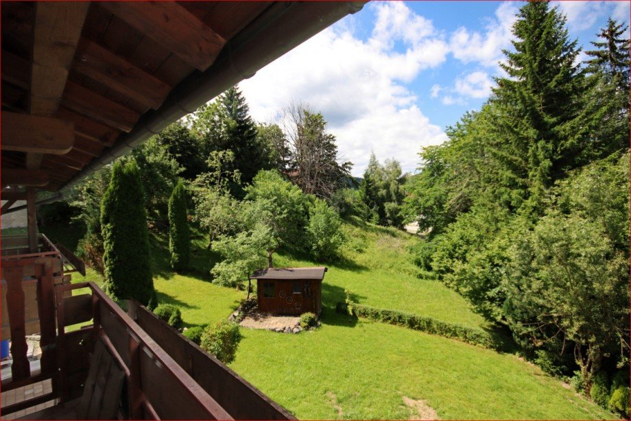 Westbalkonaussicht in den Garten Zweifamilienhaus Wertach