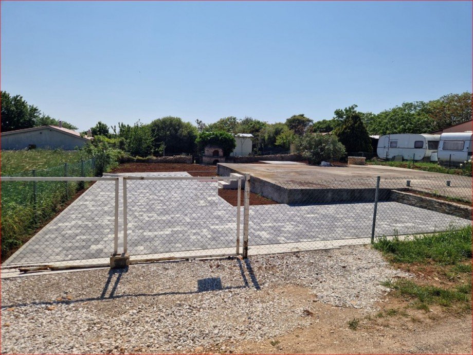 Stra�enseite Land- / Forstwirtschaft - Grdst. Medulin