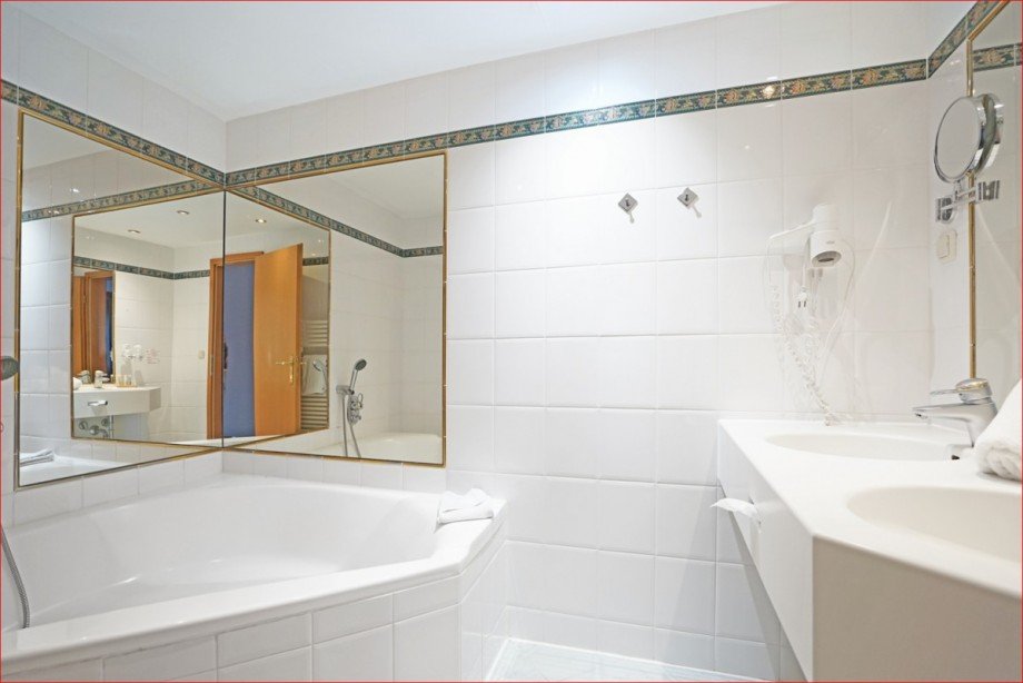 B�der teils mit Badewanne Hotels Oy-Mittelberg