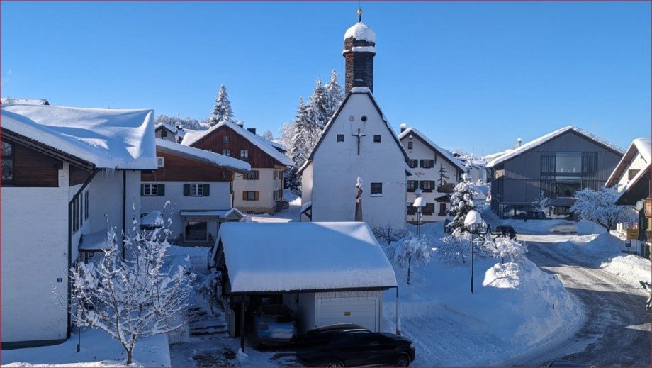 Aussicht Wohnzimmerfenster Etagenwohnung Oy-Mittelberg