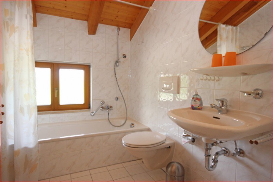 Bad mit Badewanne Etagenwohnung Oy-Mittelberg