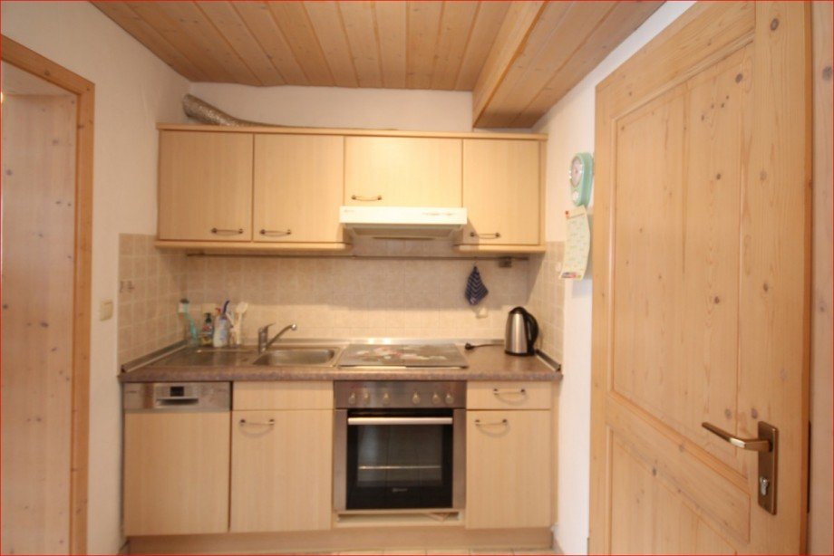 K�che im Eingangsbereich Souterrainwohnung Wertach