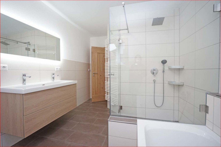 Bad mit BW,Dusche und Unterschrank Erdgeschosswohnung Marktoberdorf
