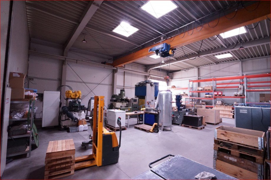 Halle WEST mit TOR Halle / Lager / Produktion Nesselwang