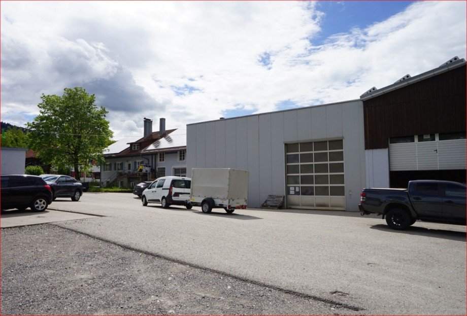 Halle OST Au�en Tor Halle / Lager / Produktion Nesselwang