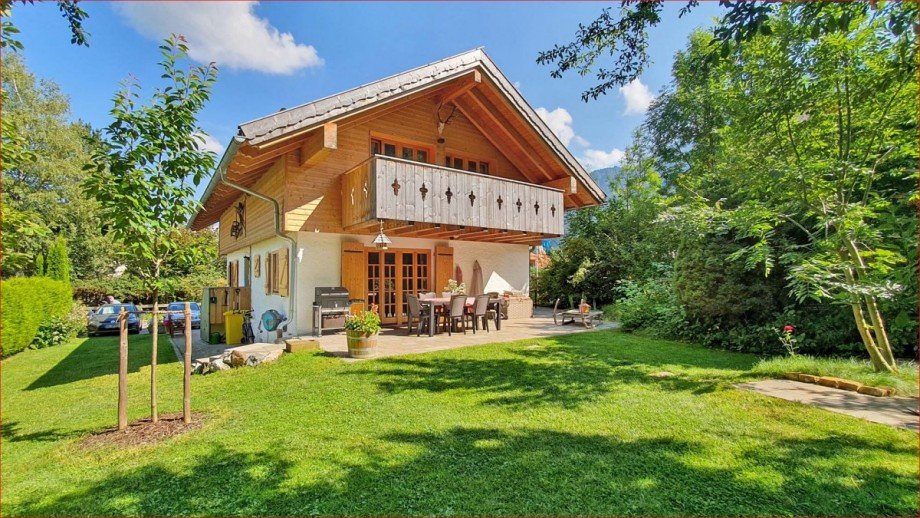 Westansicht, pflegeleichter Garten Einfamilienhaus Pfronten