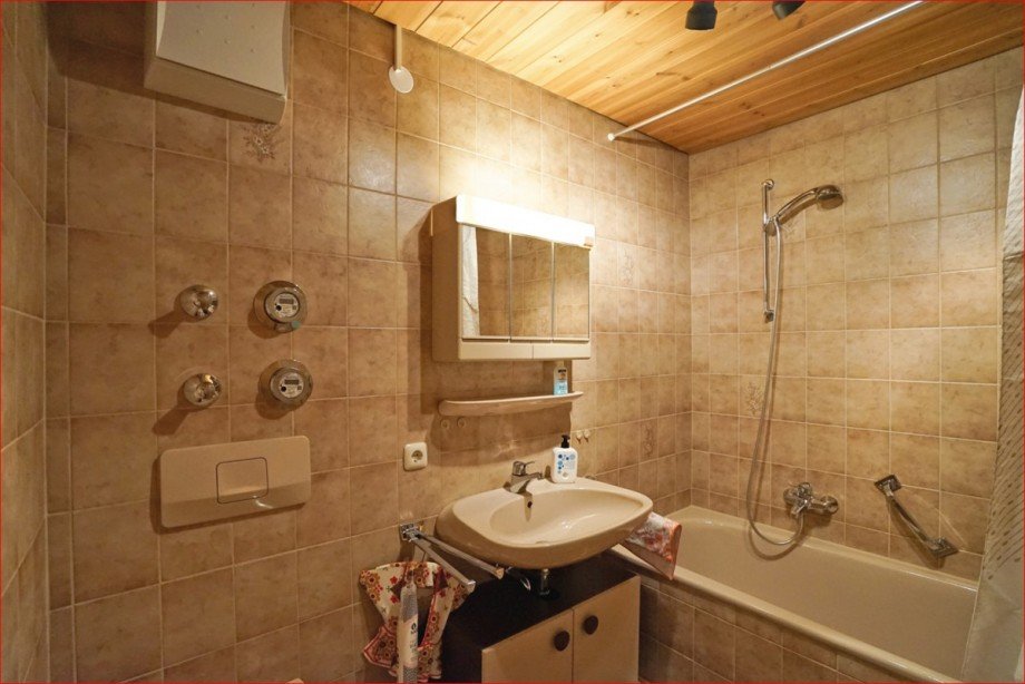 Badezimmer mit badewanne Etagenwohnung Oy-Mittelberg