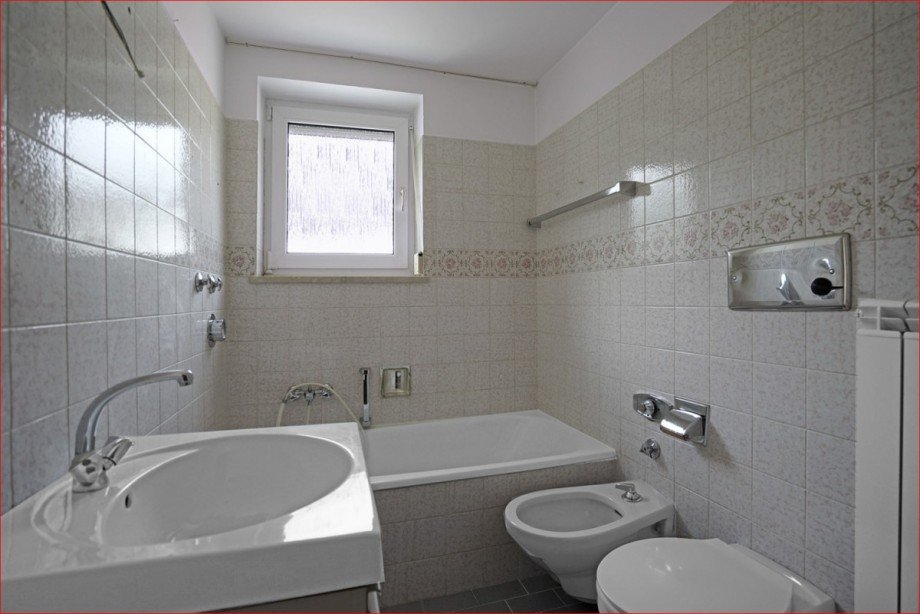 Badezimmer mit Badewanne Etagenwohnung Pfronten