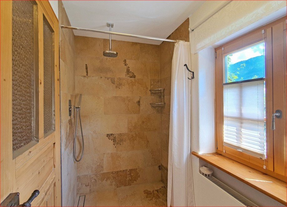 EG, Badezimmer mit Regendusche Einfamilienhaus Pfronten