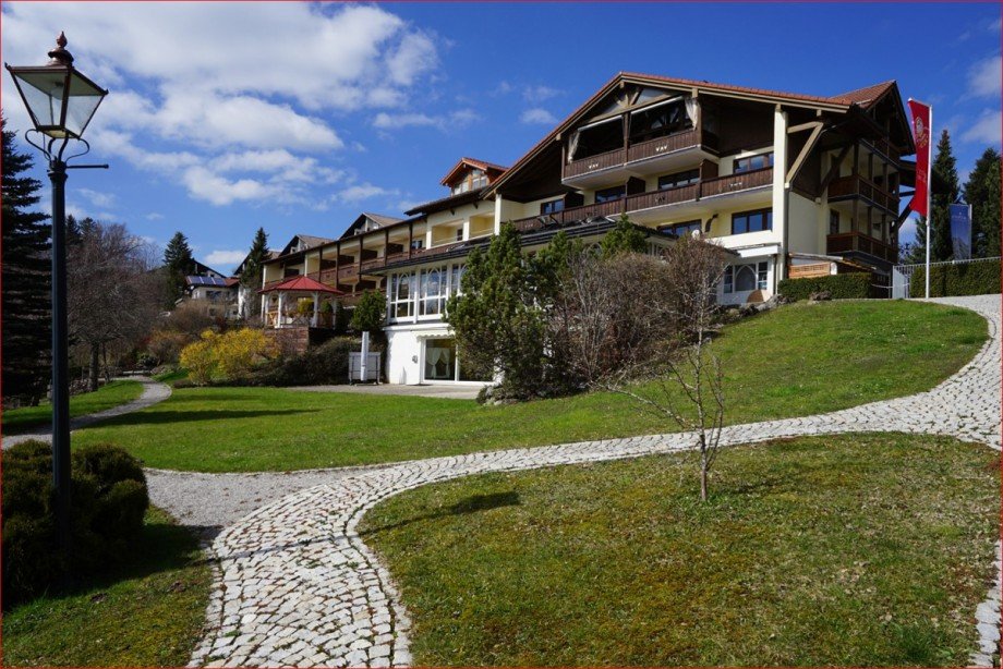 Park�hnliche Gartenanlage_ Hotels Oy-Mittelberg