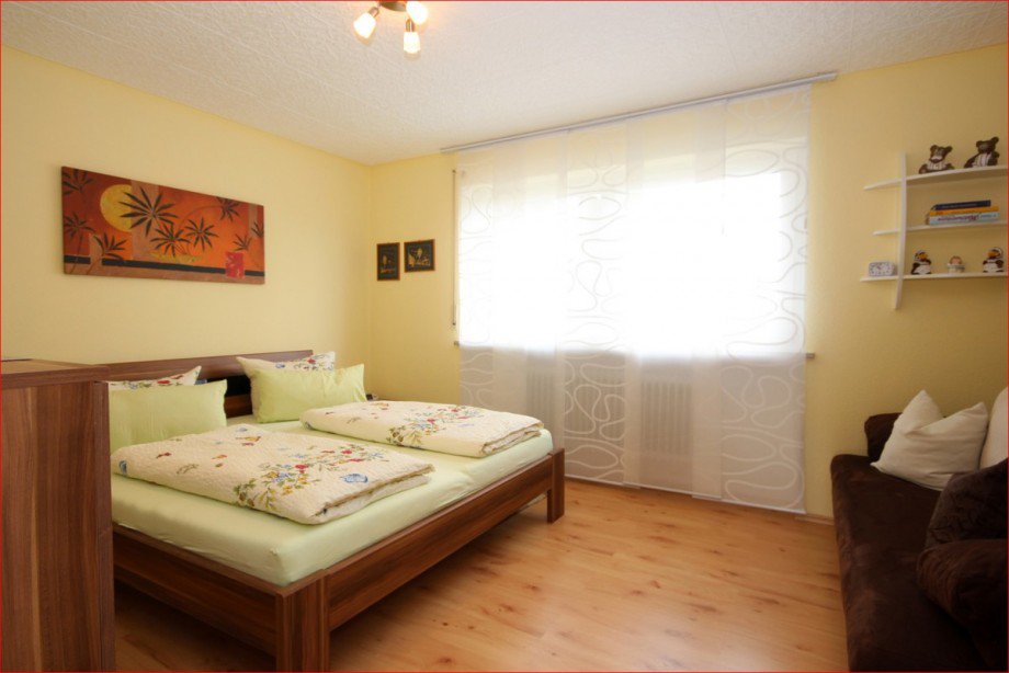 gro�z�giges Schlafzimmer Etagenwohnung Nesselwang