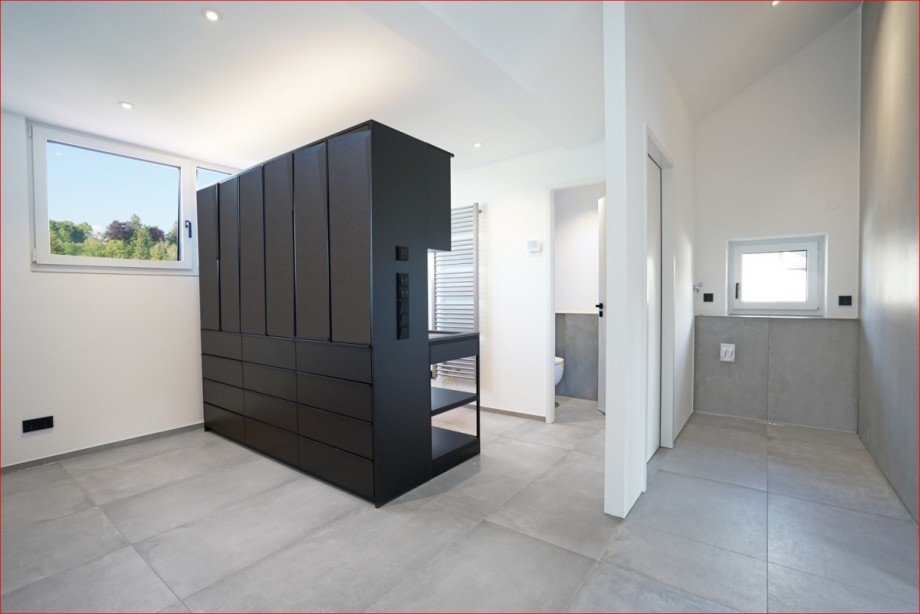 DG Bad mit Ankleide, Schrankkombination Etagenwohnung Nesselwang